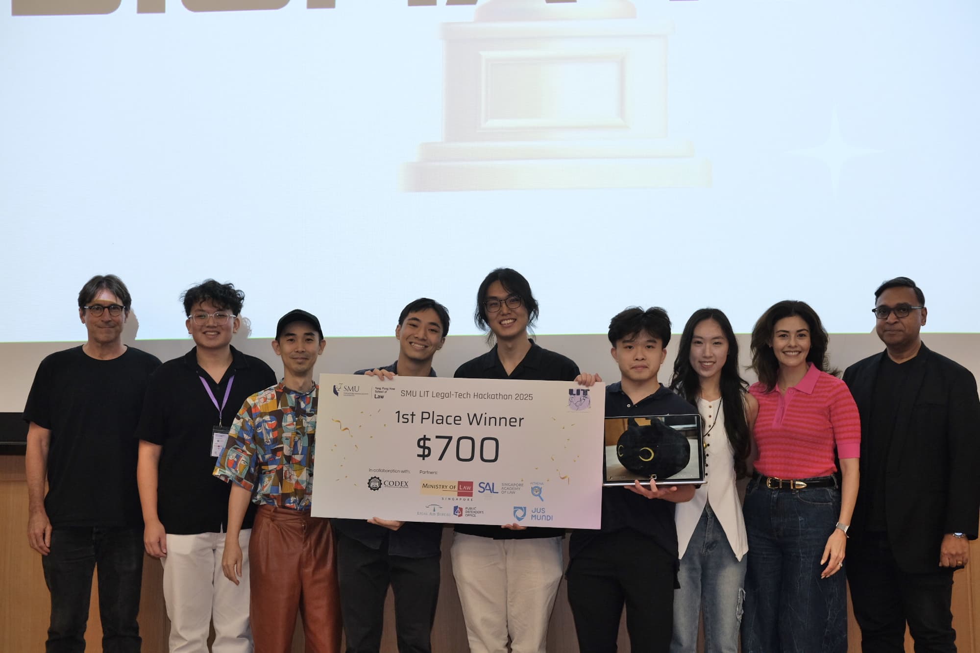 Jam & Raph team winning SMU Legal Innovation and Tech 2025